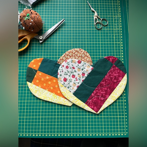 Tie-front quilted vest, upcycled vintage patchwork quilt, ladies' M-XL - Picture 12 of 14